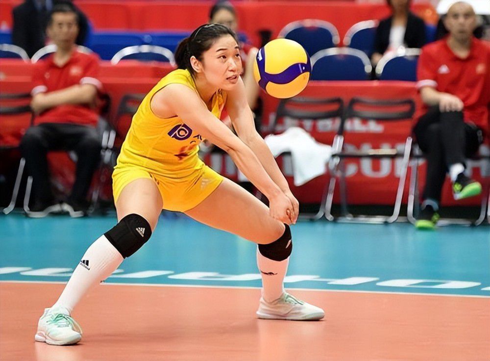 俄罗斯媒体sport25表示，斯卢茨基将成为申花新帅，与他一同加盟的还有教练组成员瓦西里-别列祖茨基和奥列格-雅罗文斯基。
